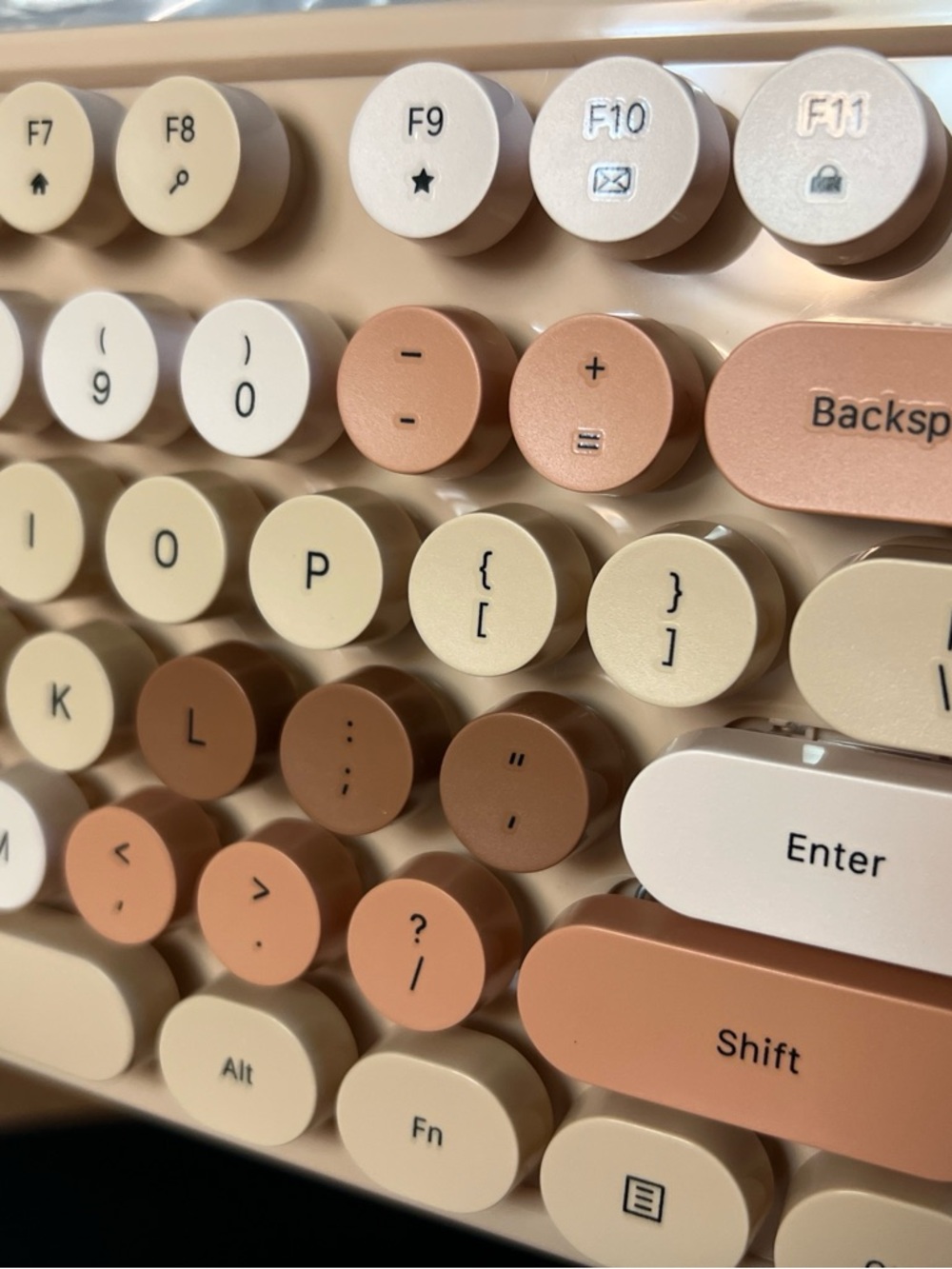Round Keycap Wireless Keyboard in Warm Neutrals